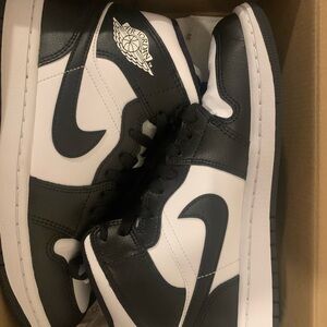 Jordan Women's Air 1 Mid in Black and White